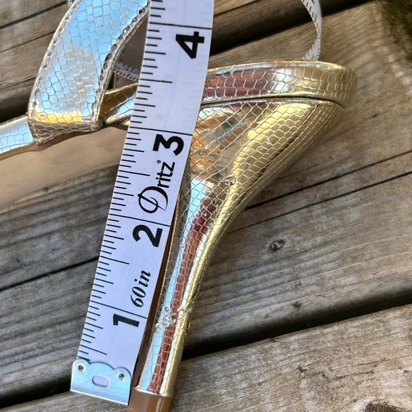 Gold Ducati size 40/9 with 3 inch heel adjustable strap, open toe - Picture 12 of 12